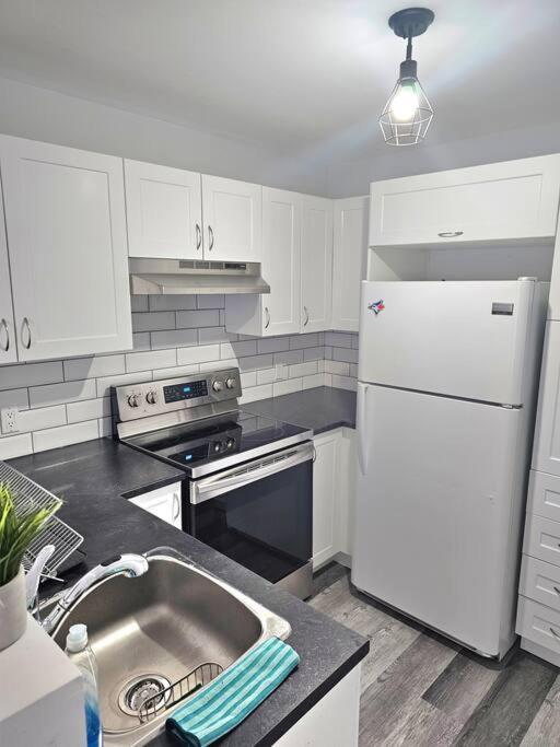 מונטריאול Spacieux Appartement De 3 Chambres Downtown מראה חיצוני תמונה